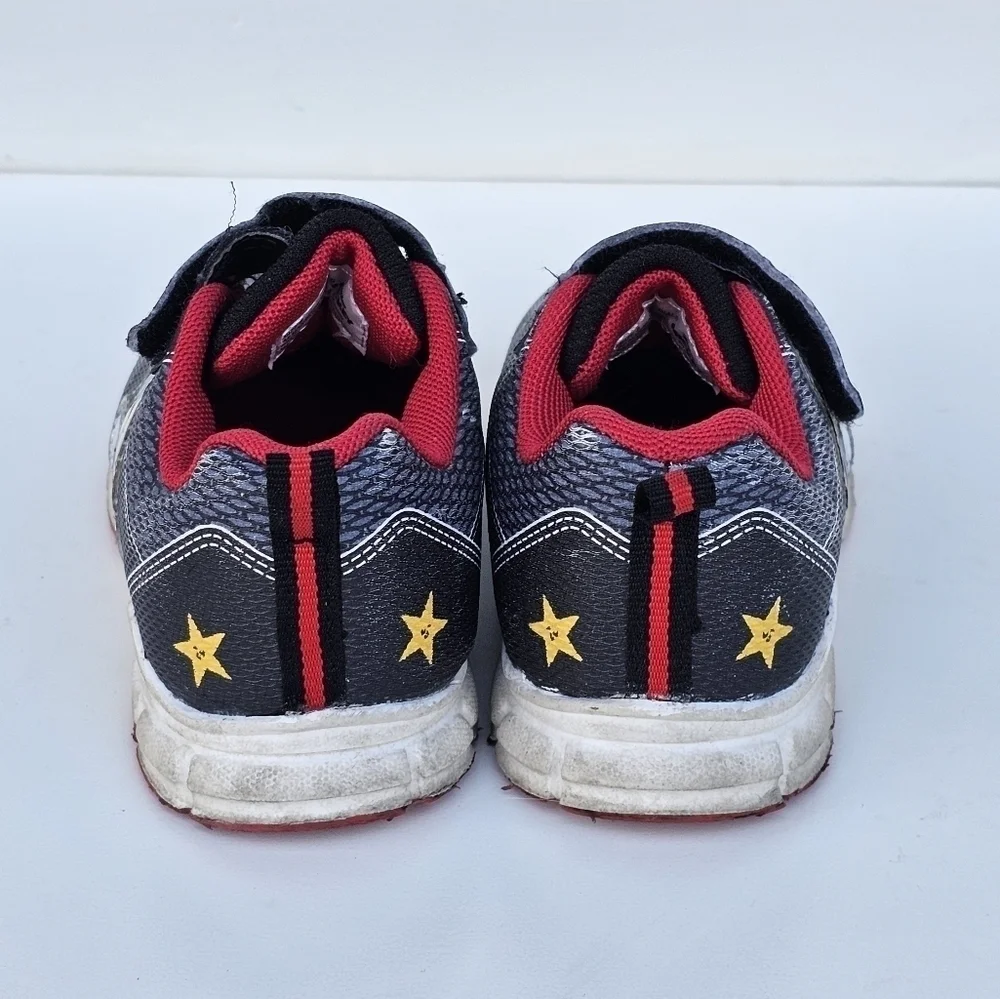 Disney junior mickey mouse Slip on Velcro. sneakers Toddler boys size 8.